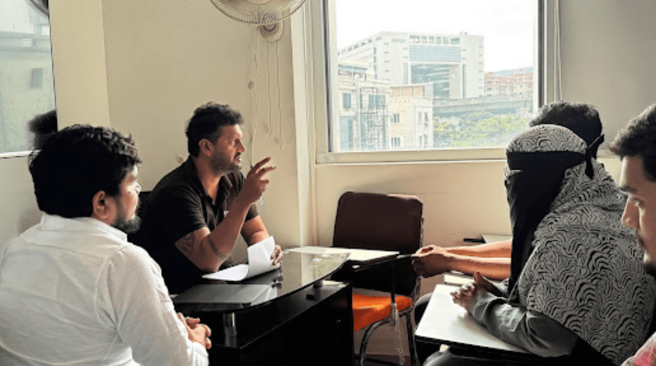 Cedlearn mentor guiding learners